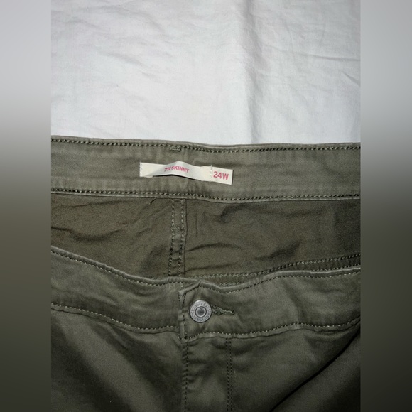 Olive Green Levi’s Pants - Picture 4 of 4
